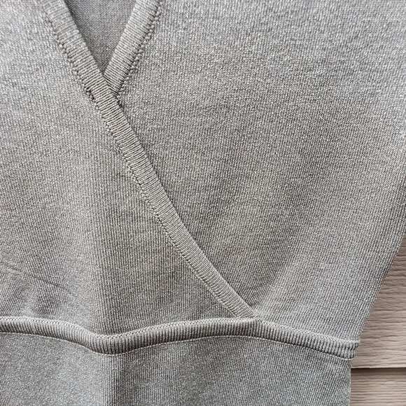 🎊Bebe Gray Metallic 3/4 Sleeve Keyhole Dress - Picture 4 of 8